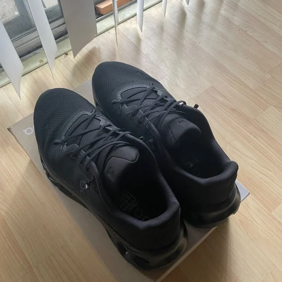 ON CLOUDTILT Shoes size 9